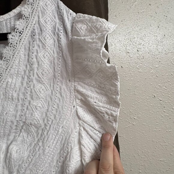 Plus Size Women's Contrast Lace Cap Sleeve Embroidered Blouse - Picture 7 of 9